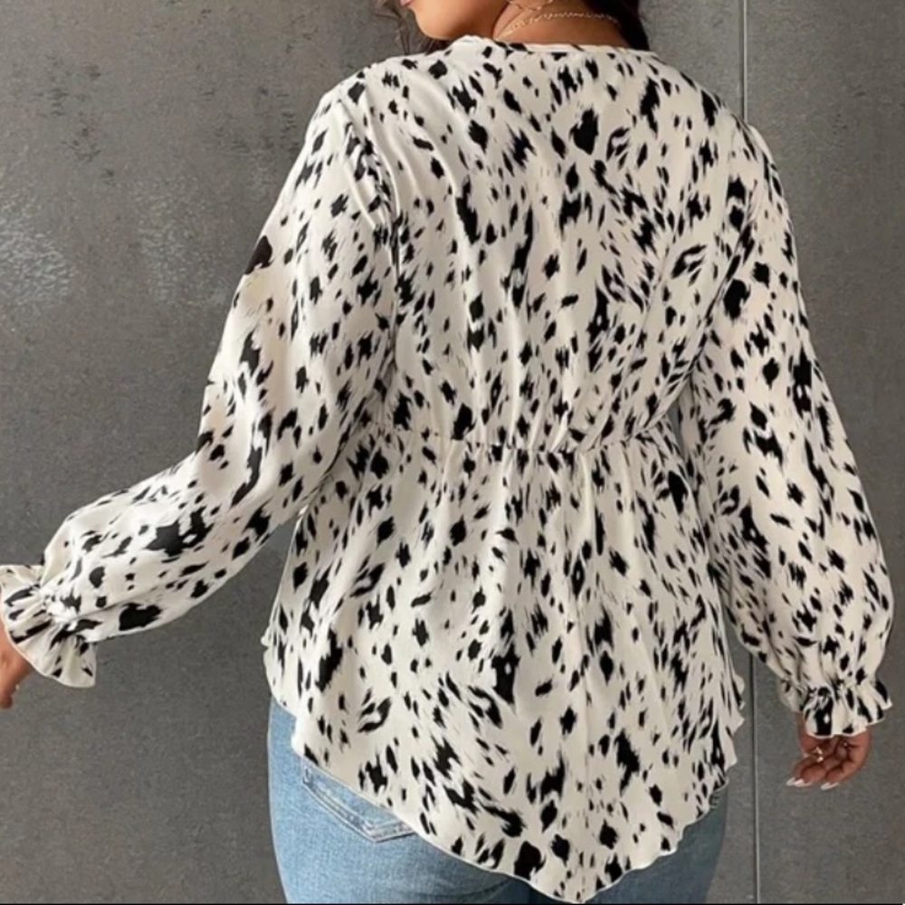 Plus Boho Cream Leopard Print Surplice Peplum Top - Picture 4 of 12